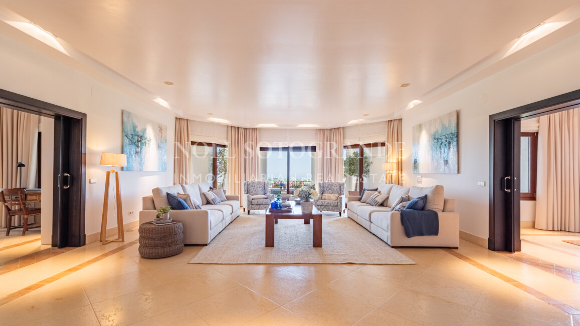 Villa Gaura Bloom - Luxuriöse 6-Schlafzimmer-Villa mit Meerblick in Sotogrande Alto