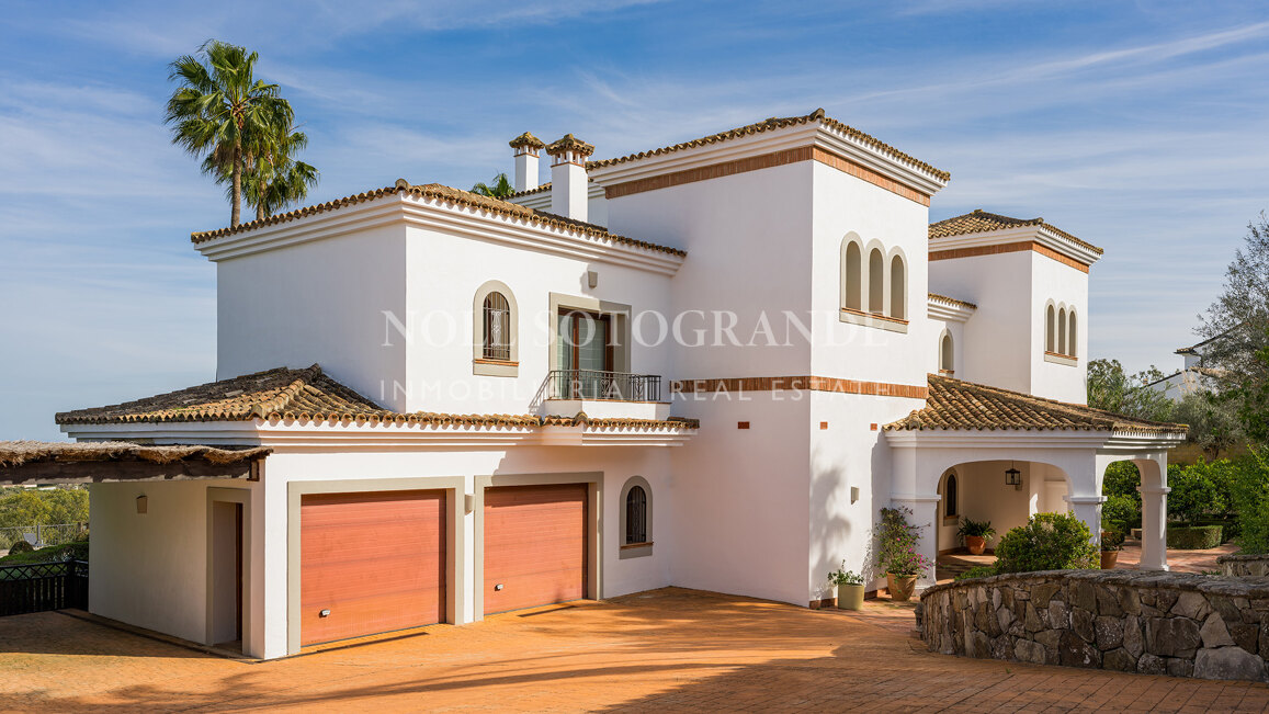 Villa Gaura Bloom - Luxuriöse 6-Schlafzimmer-Villa mit Meerblick in Sotogrande Alto