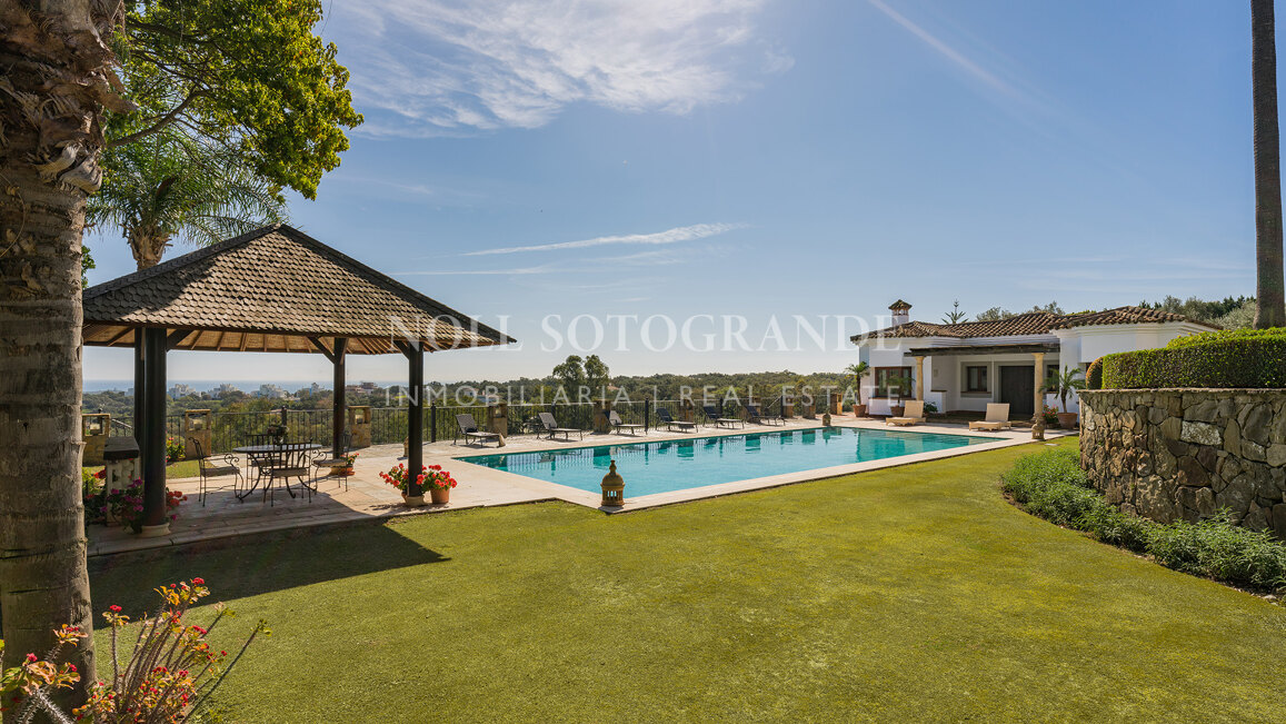 Villa Gaura Bloom - Luxuriöse 6-Schlafzimmer-Villa mit Meerblick in Sotogrande Alto
