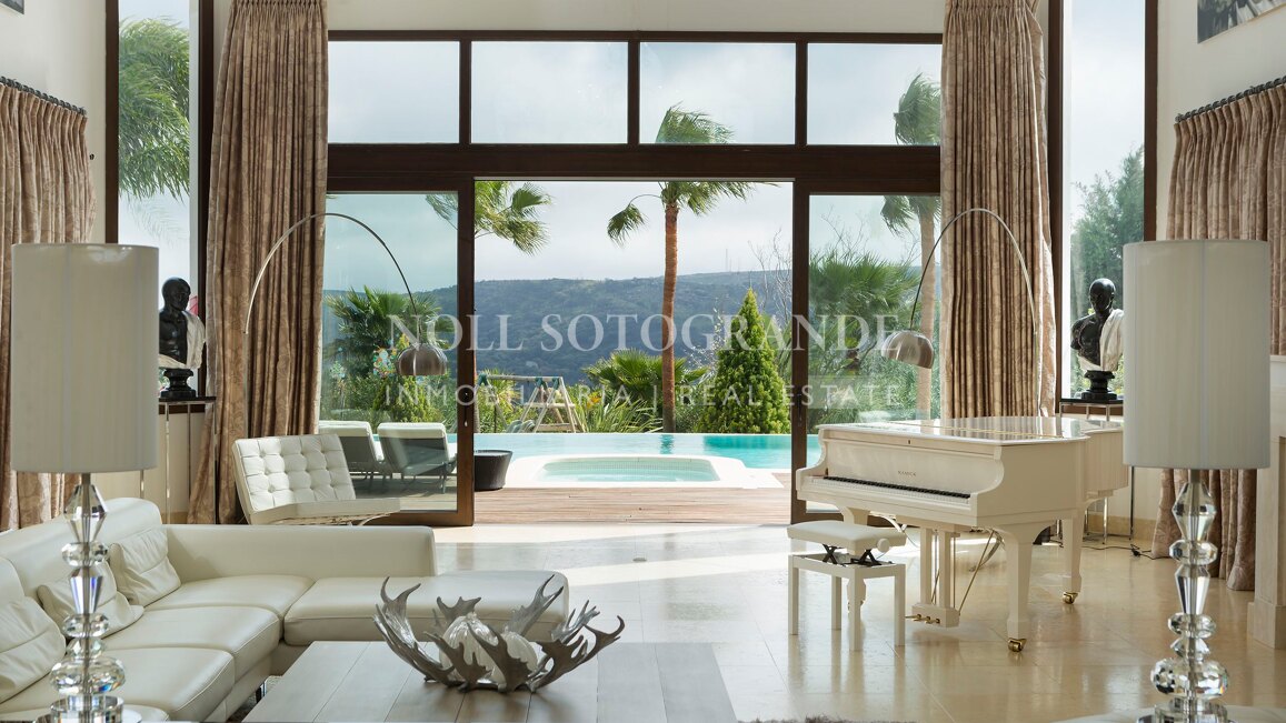 Villa Geranium - Grossartige Villa zum Verkauf mit herrlichem Meerblick Sotogrande.