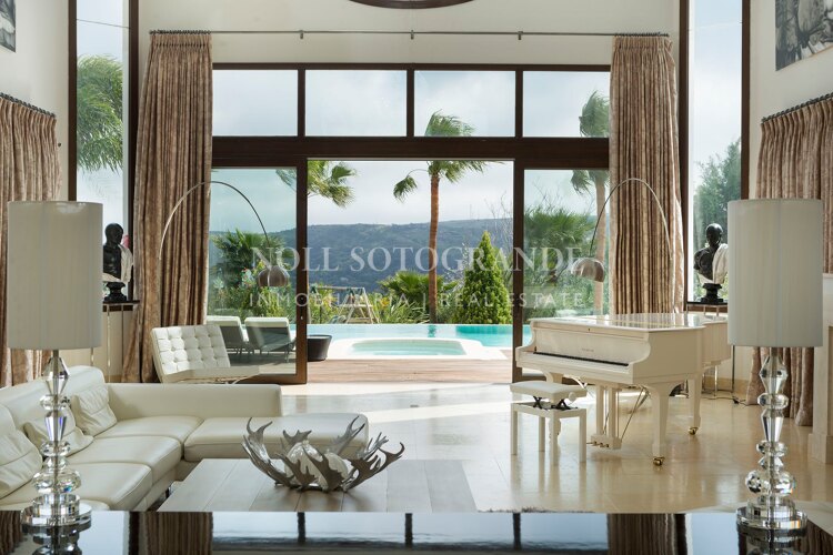 Villa Geranium - Grossartige Villa zum Verkauf mit herrlichem Meerblick Sotogrande.