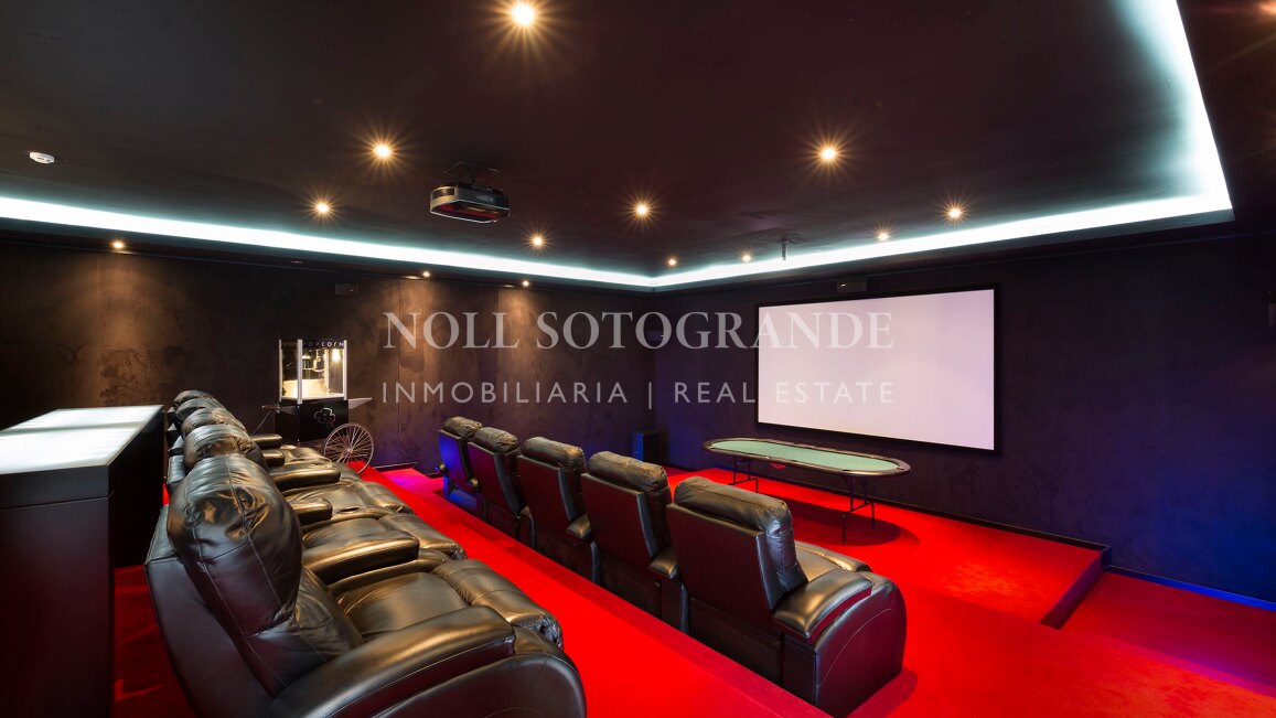 Villa Geranium - Grossartige Villa zum Verkauf mit herrlichem Meerblick Sotogrande.