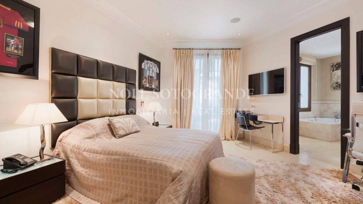 Villa Geranium - Grossartige Villa zum Verkauf mit herrlichem Meerblick Sotogrande.