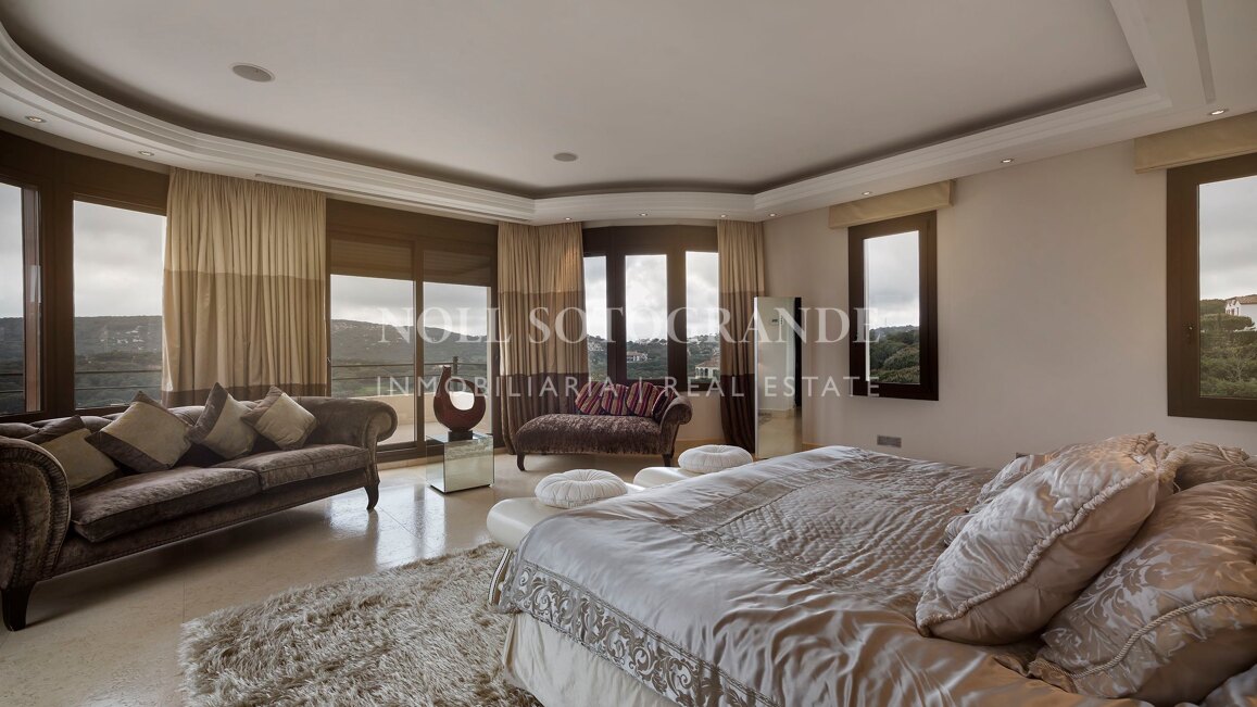 Villa Geranium - Grossartige Villa zum Verkauf mit herrlichem Meerblick Sotogrande.