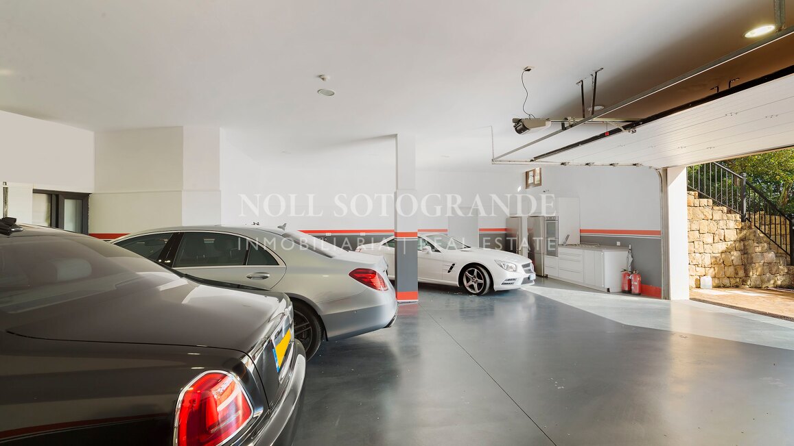 Villa Geranium - Grossartige Villa zum Verkauf mit herrlichem Meerblick Sotogrande.