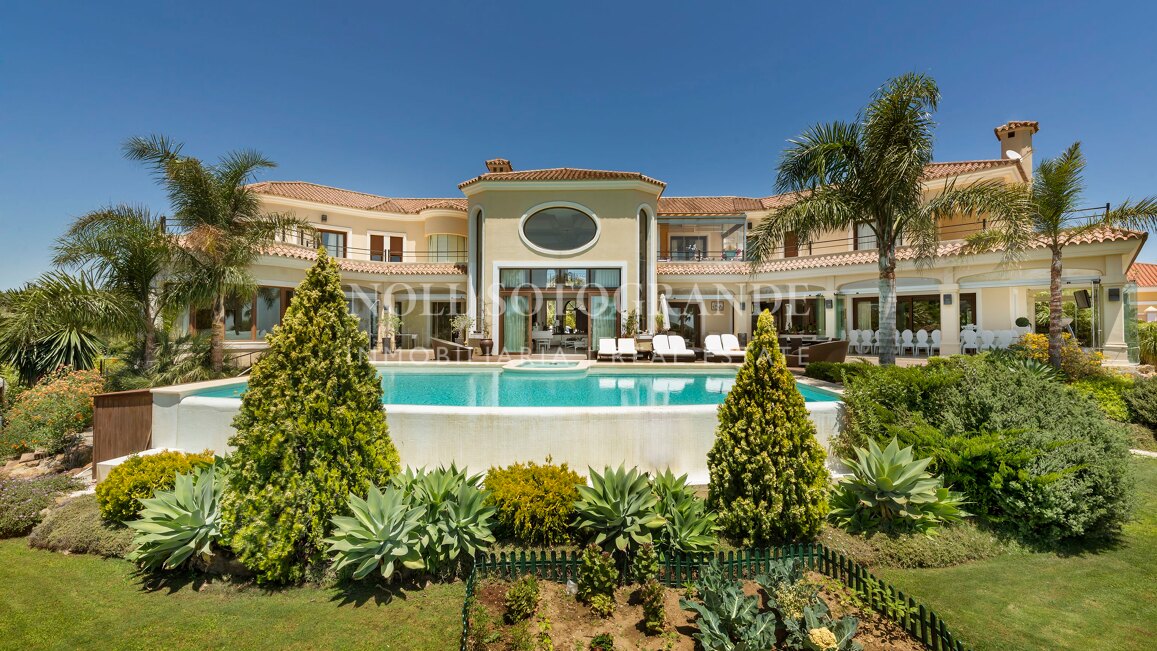 Villa Geranium - Grossartige Villa zum Verkauf mit herrlichem Meerblick Sotogrande.