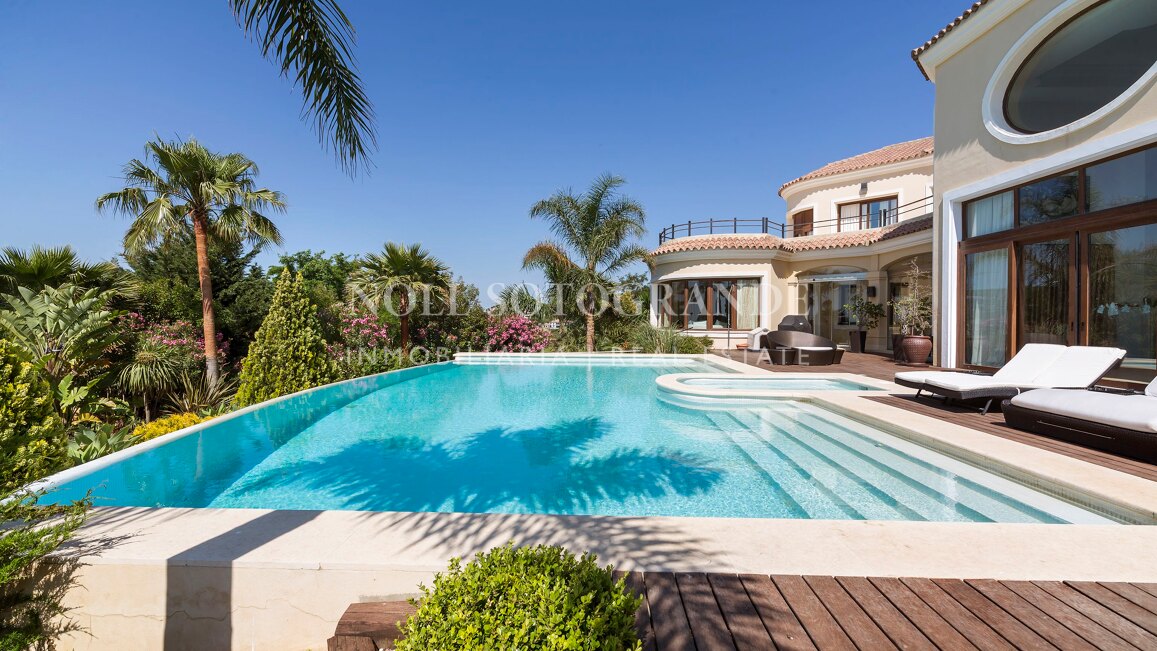 Villa Geranium - Grossartige Villa zum Verkauf mit herrlichem Meerblick Sotogrande.