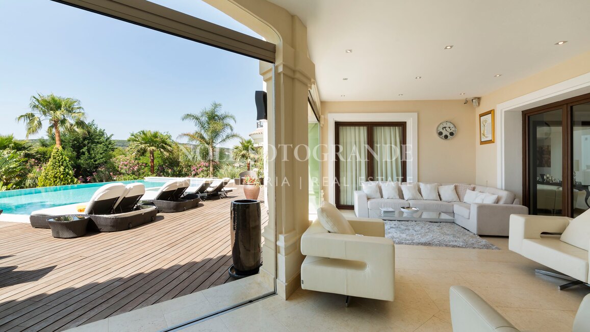 Villa Geranium - Grossartige Villa zum Verkauf mit herrlichem Meerblick Sotogrande.