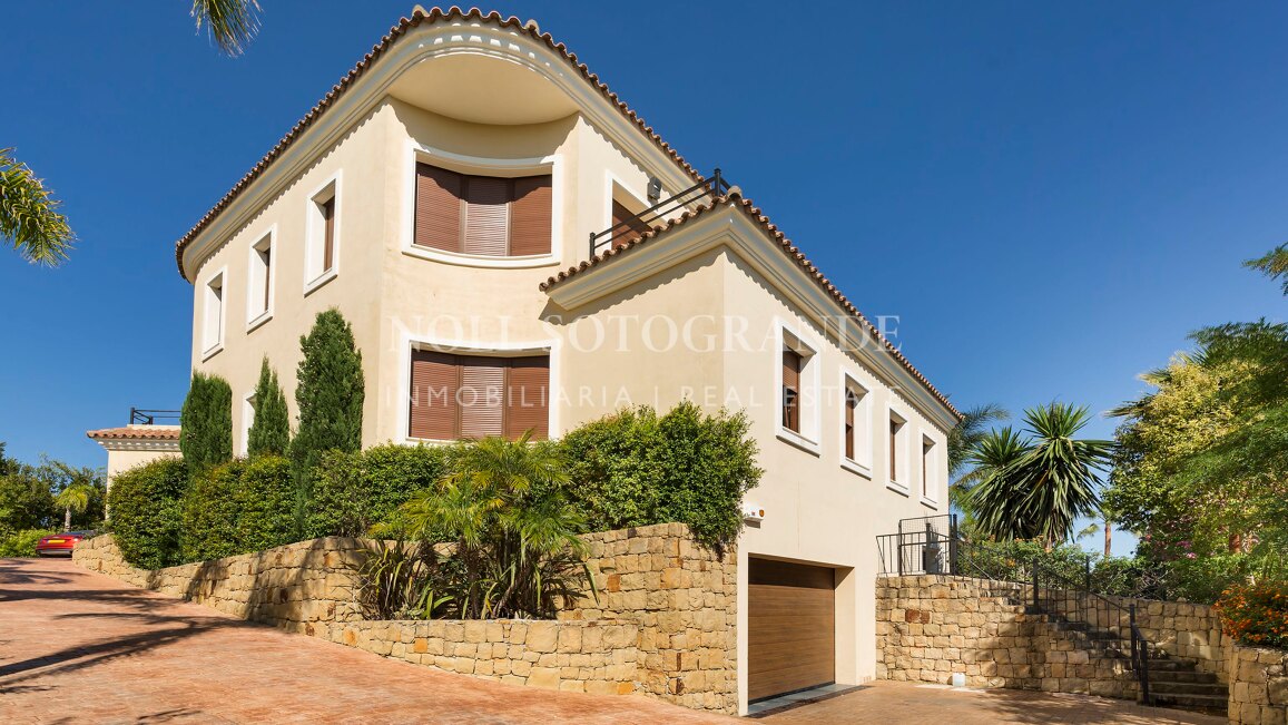 Villa Geranium - Grossartige Villa zum Verkauf mit herrlichem Meerblick Sotogrande.