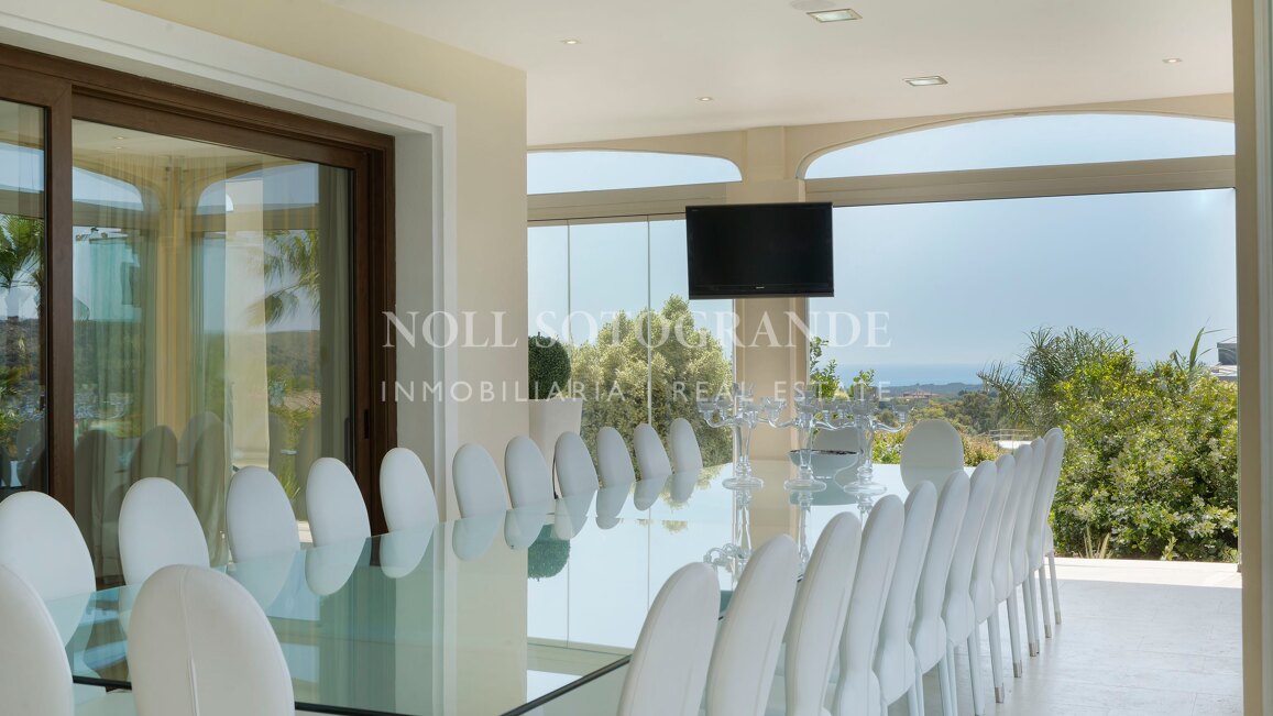 Villa Geranium - Grossartige Villa zum Verkauf mit herrlichem Meerblick Sotogrande.