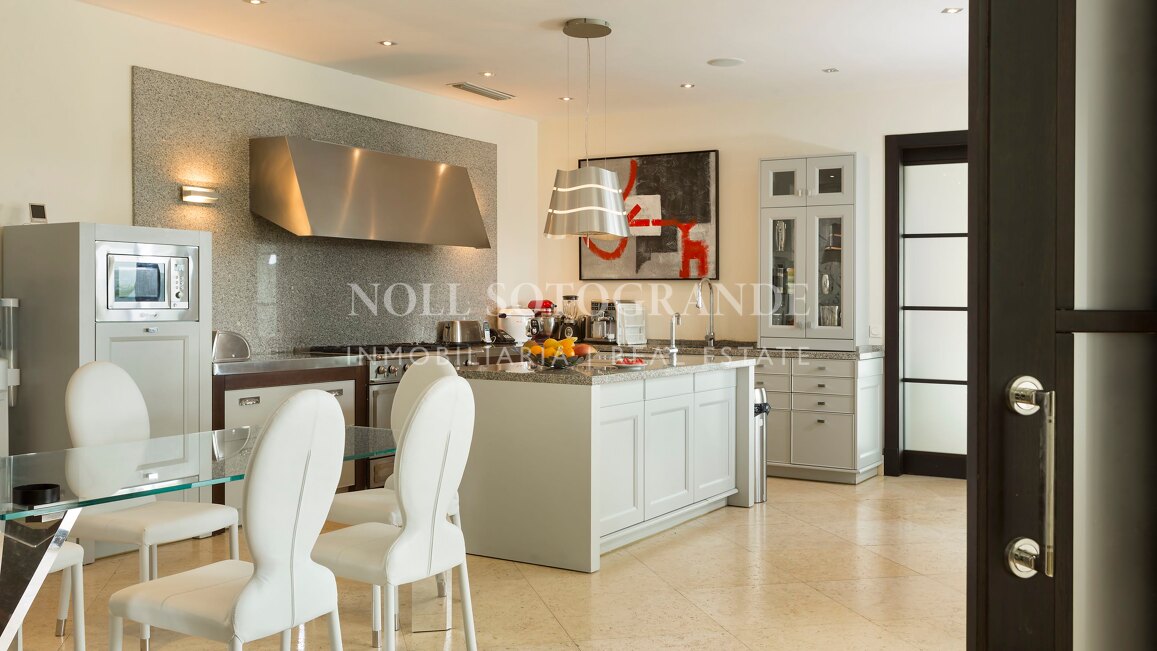 Villa Geranium - Grossartige Villa zum Verkauf mit herrlichem Meerblick Sotogrande.