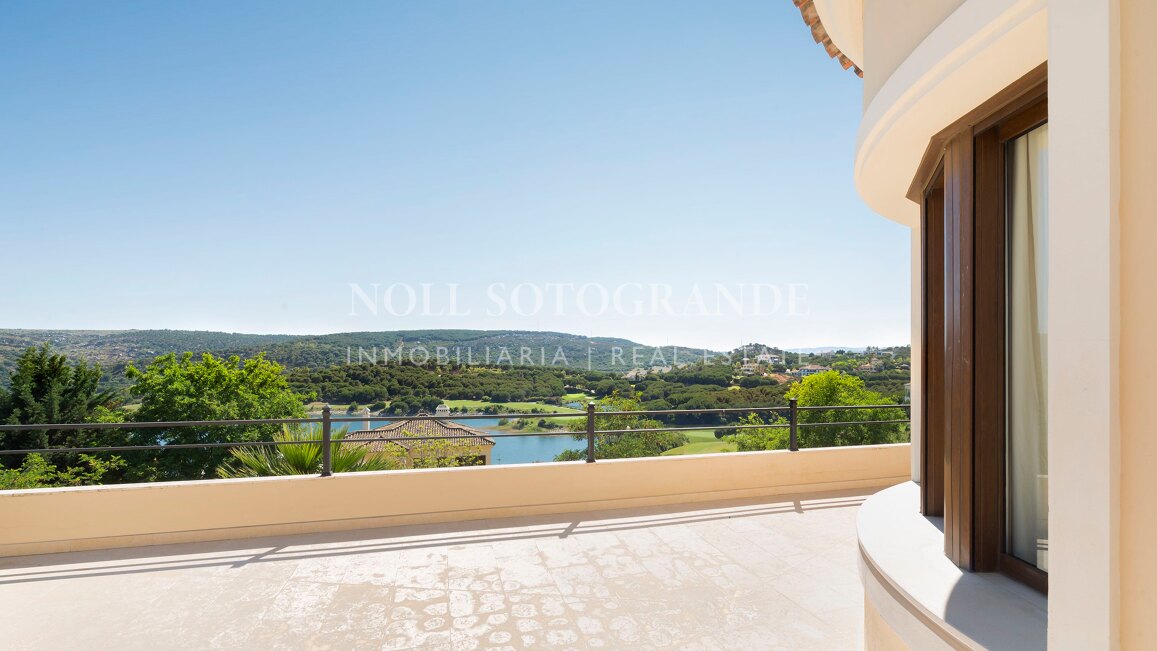 Villa Geranium - Grossartige Villa zum Verkauf mit herrlichem Meerblick Sotogrande.
