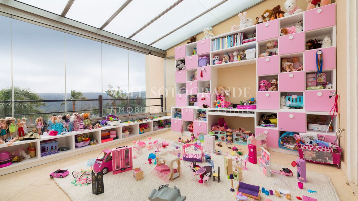 Villa Geranium - Grossartige Villa zum Verkauf mit herrlichem Meerblick Sotogrande.