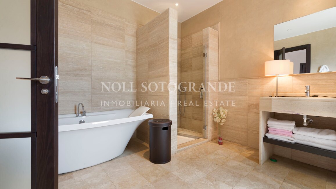 Villa Geranium - Grossartige Villa zum Verkauf mit herrlichem Meerblick Sotogrande.