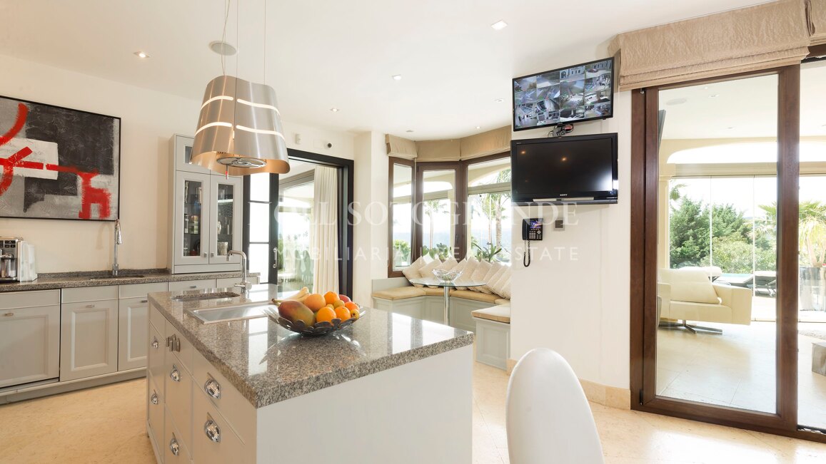 Villa Geranium - Grossartige Villa zum Verkauf mit herrlichem Meerblick Sotogrande.