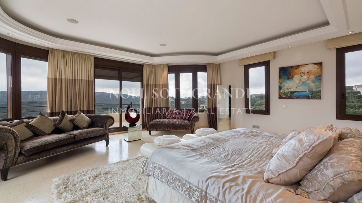 Villa Geranium - Grossartige Villa zum Verkauf mit herrlichem Meerblick Sotogrande.