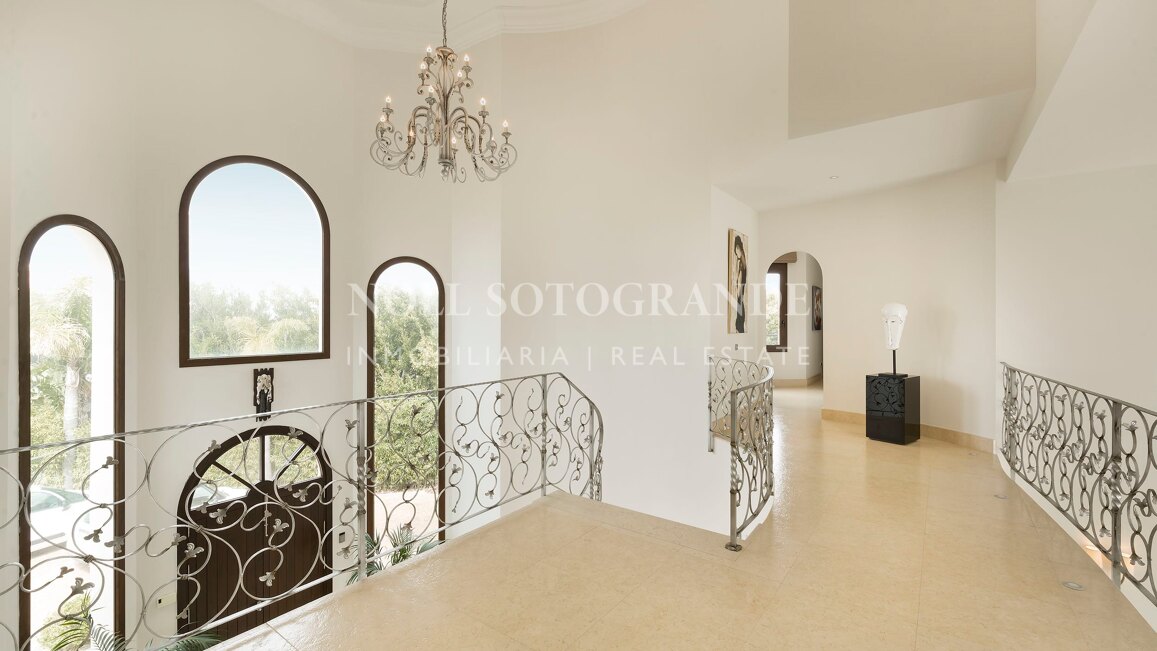 Villa Geranium - Grossartige Villa zum Verkauf mit herrlichem Meerblick Sotogrande.