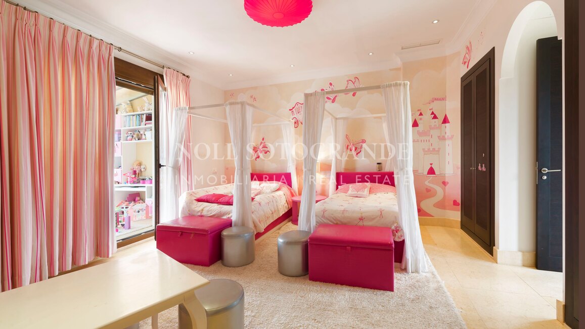 Villa Geranium - Grossartige Villa zum Verkauf mit herrlichem Meerblick Sotogrande.