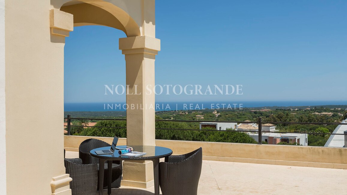 Villa Geranium - Grossartige Villa zum Verkauf mit herrlichem Meerblick Sotogrande.
