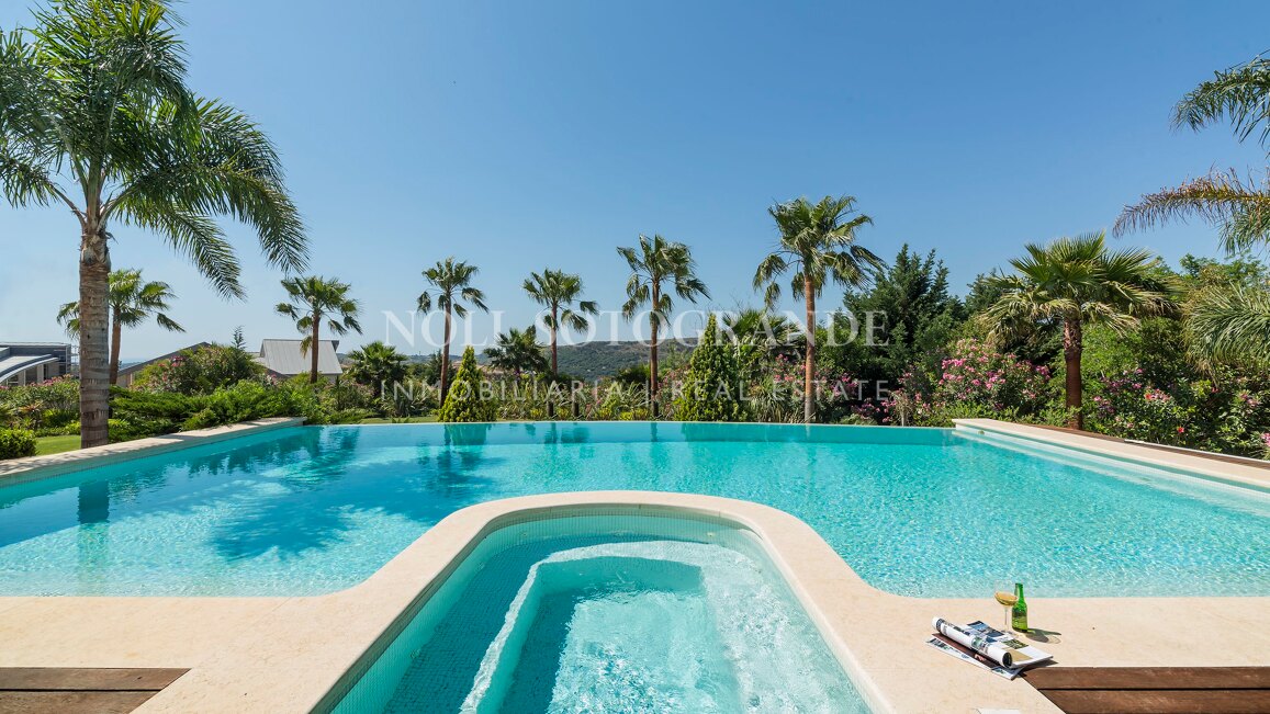 Villa Geranium - Grossartige Villa zum Verkauf mit herrlichem Meerblick Sotogrande.
