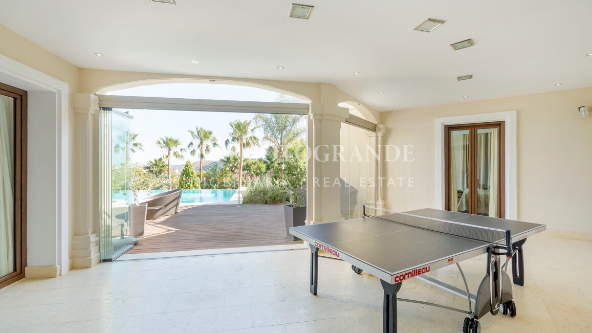 Villa Geranium - Grossartige Villa zum Verkauf mit herrlichem Meerblick Sotogrande.