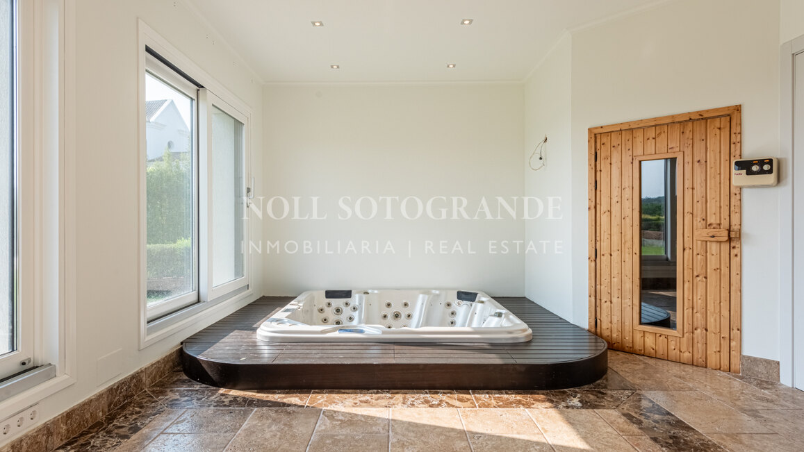 Villa Gentian Blue - Große Familienvilla mit Aussicht zu verkaufen, Sotogrande Alto