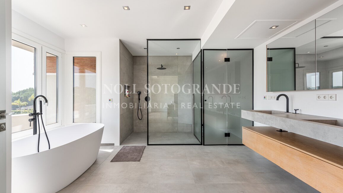 Villa Gentian Blue - Große Familienvilla mit Aussicht zu verkaufen, Sotogrande Alto