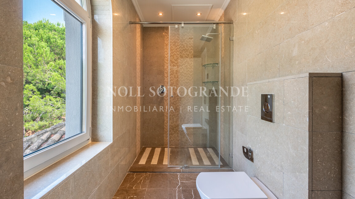 Villa Gentian Blue - Große Familienvilla mit Aussicht zu verkaufen, Sotogrande Alto