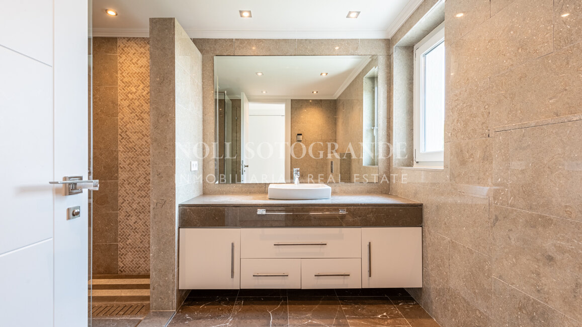 Villa Gentian Blue - Große Familienvilla mit Aussicht zu verkaufen, Sotogrande Alto