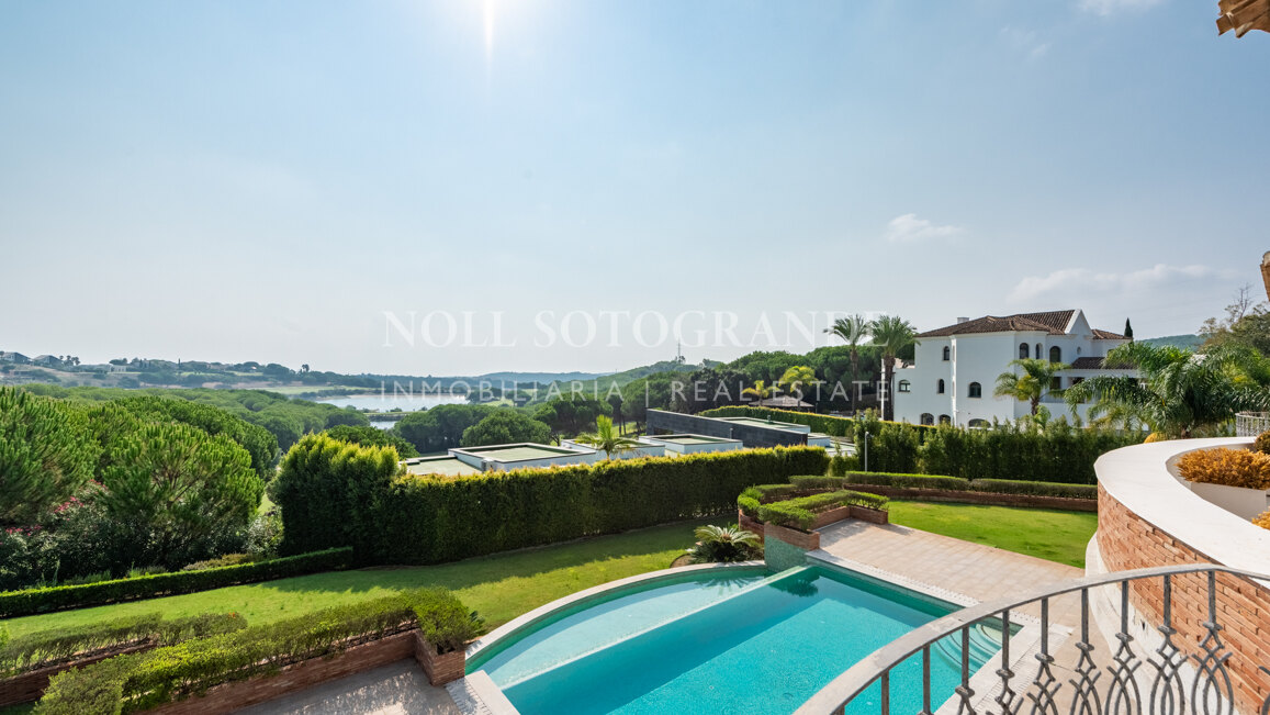 Villa Gentian Blue - Große Familienvilla mit Aussicht zu verkaufen, Sotogrande Alto