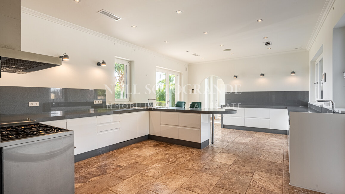 Villa Gentian Blue - Große Familienvilla mit Aussicht zu verkaufen, Sotogrande Alto