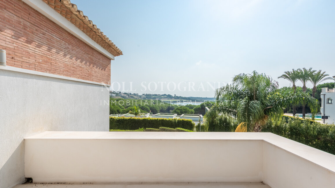 Villa Gentian Blue - Große Familienvilla mit Aussicht zu verkaufen, Sotogrande Alto