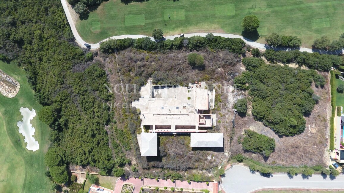 Baugrundstücksprojekt mit herrlicher Aussicht in La Reserva de Sotogrande