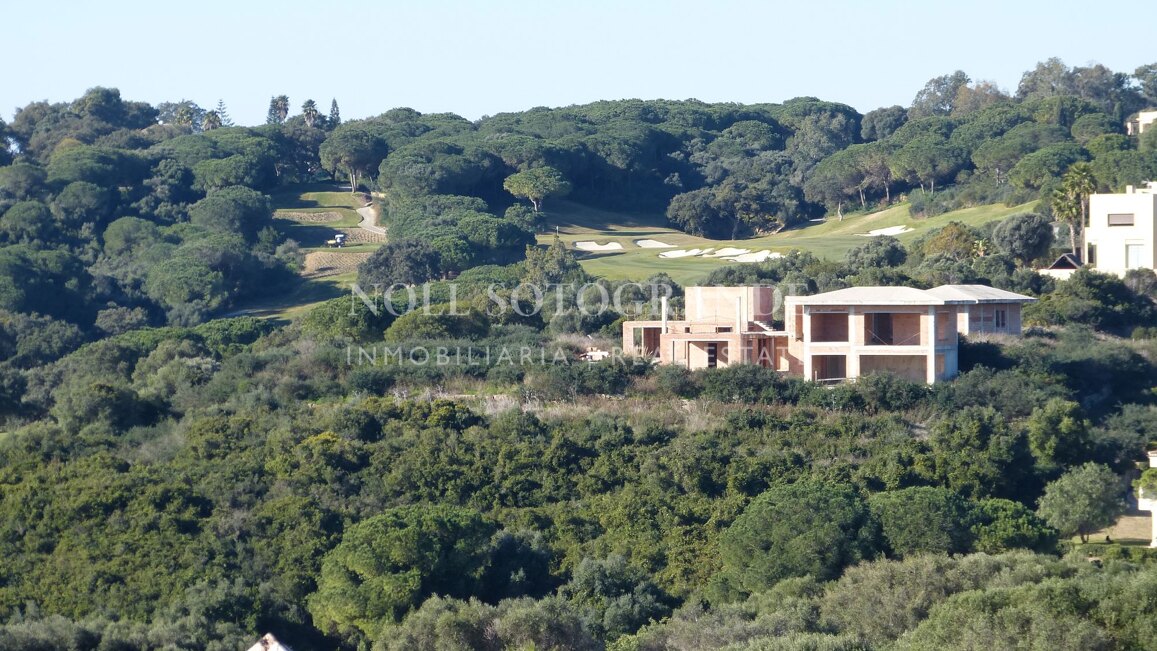 Baugrundstücksprojekt mit herrlicher Aussicht in La Reserva de Sotogrande