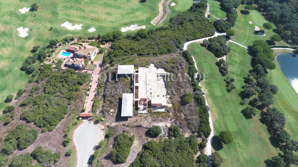 Baugrundstücksprojekt mit herrlicher Aussicht in La Reserva de Sotogrande