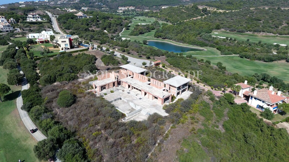 Baugrundstücksprojekt mit herrlicher Aussicht in La Reserva de Sotogrande