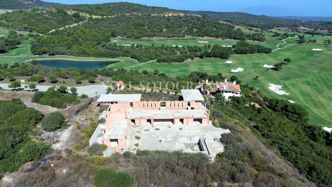 Baugrundstücksprojekt mit herrlicher Aussicht in La Reserva de Sotogrande