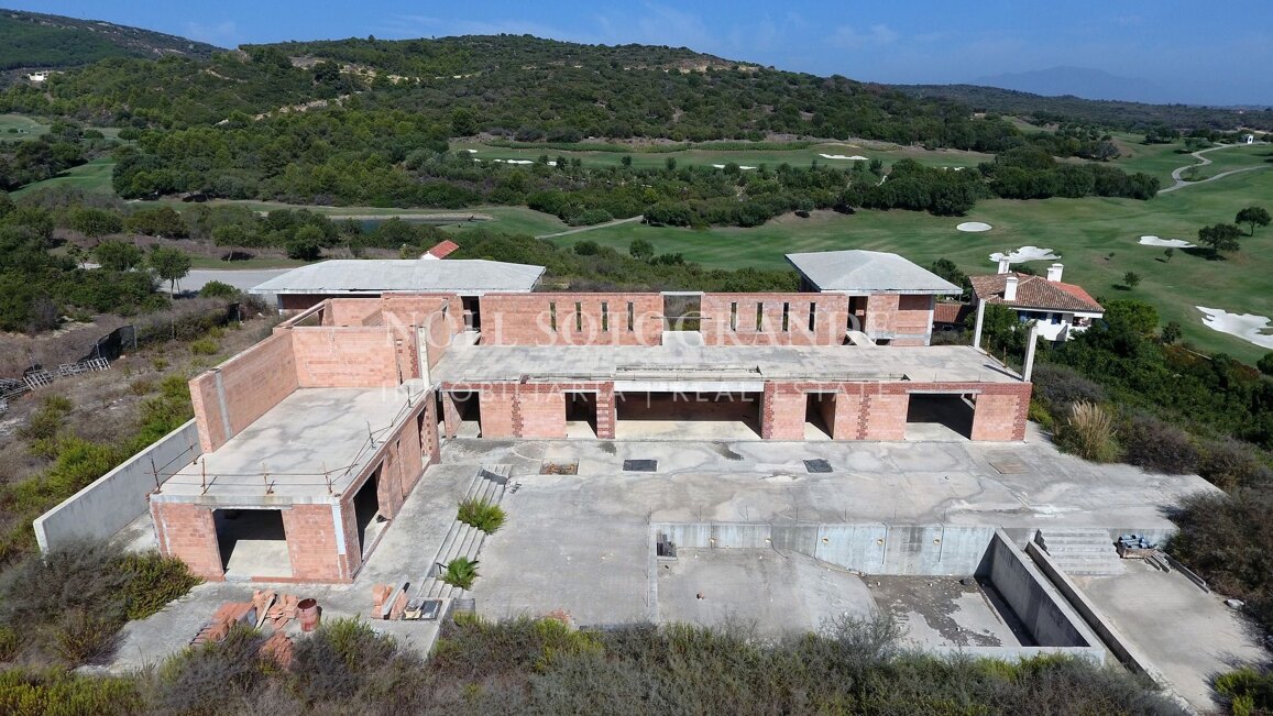 Baugrundstücksprojekt mit herrlicher Aussicht in La Reserva de Sotogrande