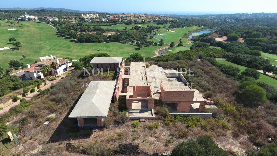 Baugrundstücksprojekt mit herrlicher Aussicht in La Reserva de Sotogrande