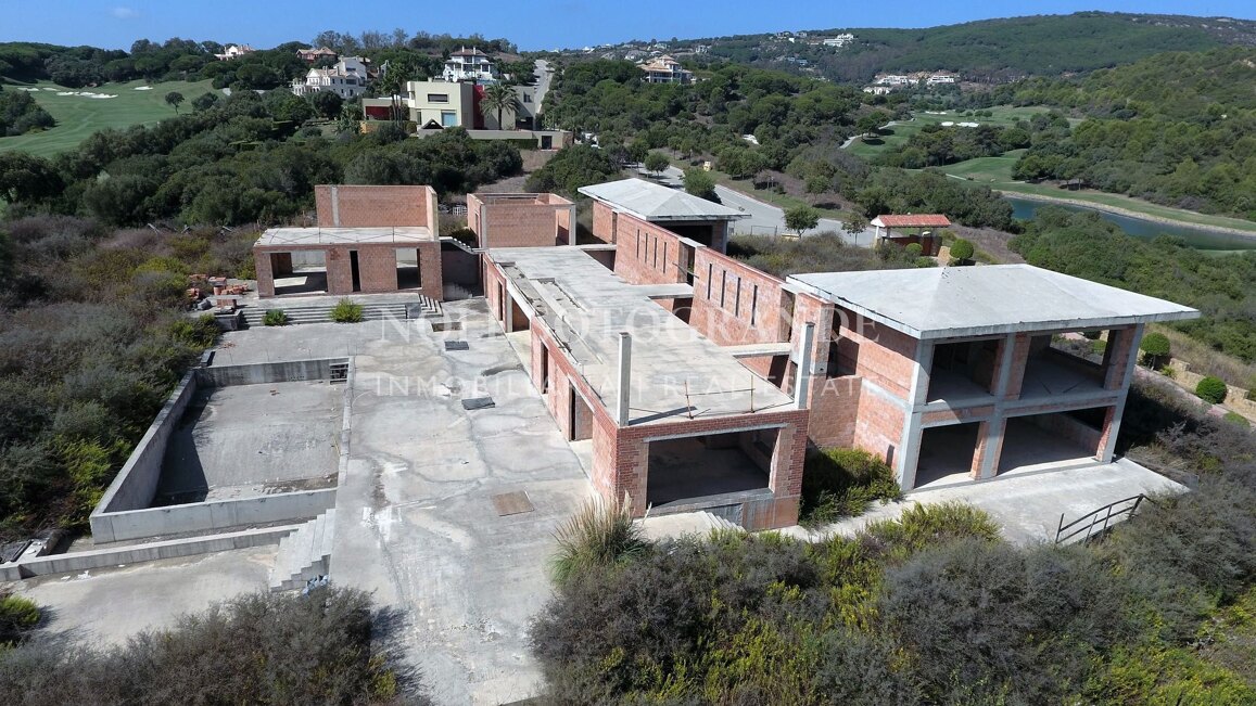 Baugrundstücksprojekt mit herrlicher Aussicht in La Reserva de Sotogrande
