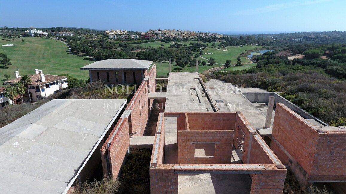 Baugrundstücksprojekt mit herrlicher Aussicht in La Reserva de Sotogrande