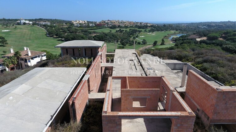 Baugrundstücksprojekt mit herrlicher Aussicht in La Reserva de Sotogrande