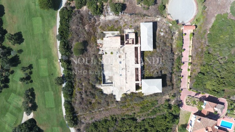 Baugrundstücksprojekt mit herrlicher Aussicht in La Reserva de Sotogrande