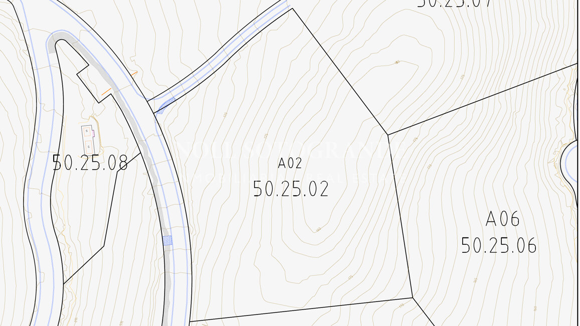 Grundstück zum Verkauf mit Projektideen für eine Villa des berühmten Architekten Gumuchdjian