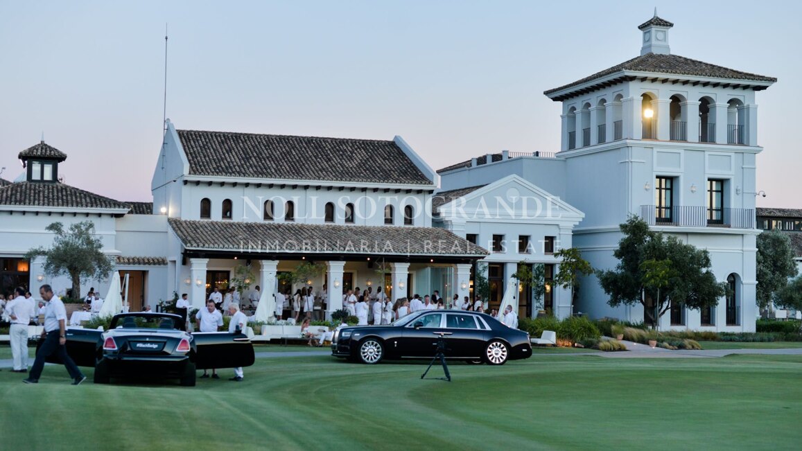 Grundstück zum Verkauf mit Projektideen für eine Villa von UNStudio