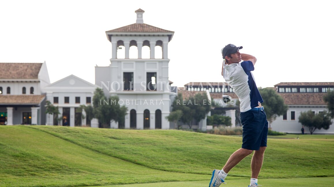 Baugrundstück mit Ideen für ein Villenprojekt zu verkaufen von Architekt Jan Jensen