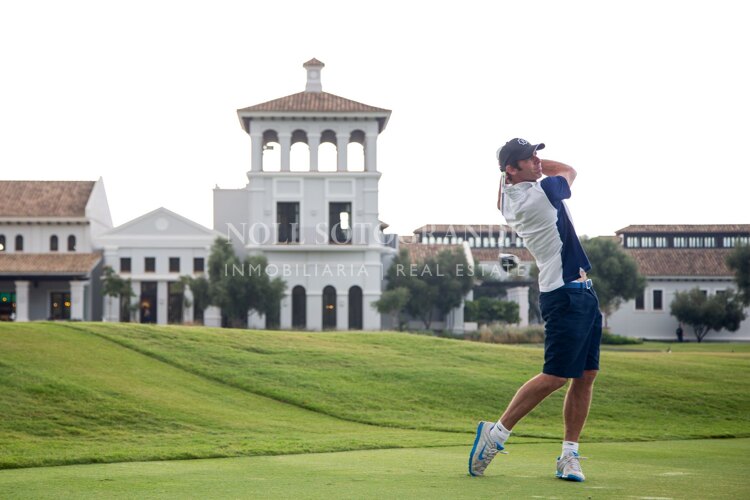 Parcela edificable en venta con ideas para un proyecto de una villa del arquitecto Jan Jensen