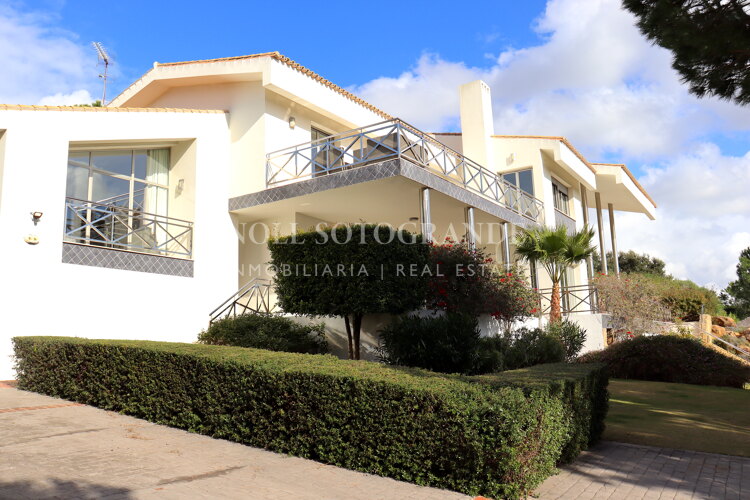 Villa moderna en alquiler de corta duración en Sotogrande Alto