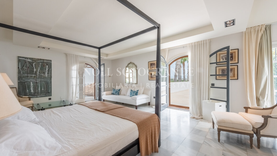 Exklusive 8-Schlafzimmer-Villa am Strand in Kings & Queens, Sotogrande Costa zu vermieten