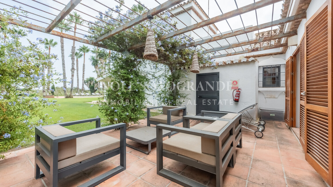 Exklusive 8-Schlafzimmer-Villa am Strand in Kings & Queens, Sotogrande Costa zu vermieten